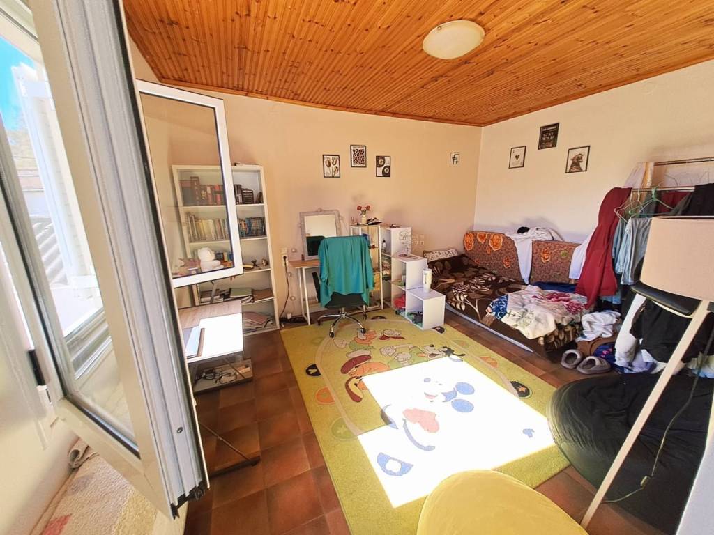 34ΤΜ Α-ΟΡΟΦΟΣ ΔΙ-ΧΩΡΟ ΜΕ ΒΡΑΝΤΑ 2*3,00Μ ΚΑΙ ΘΕΑ -ΠΡΑΣΙΝΟ