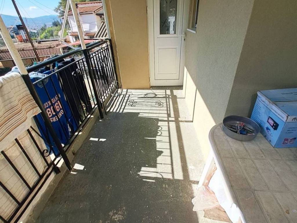 34ΤΜ Α-ΟΡΟΦΟΣ ΔΙ-ΧΩΡΟ ΜΕ ΒΡΑΝΤΑ 2*3,00Μ ΚΑΙ ΘΕΑ -ΠΡΑΣΙΝΟ