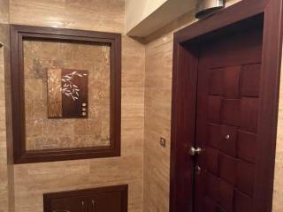 Forumland Real Estate, Θωρακισμένη πόρτα