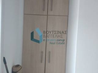 ντουλάπια στο σαλόνι