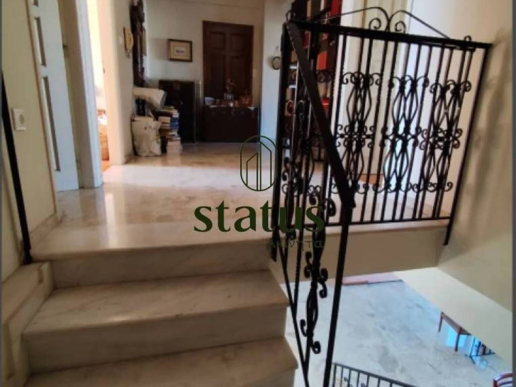 Εσωτερικη σκάλα