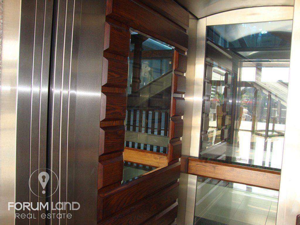 Forumland Real Estate, Ανελκυστήρας