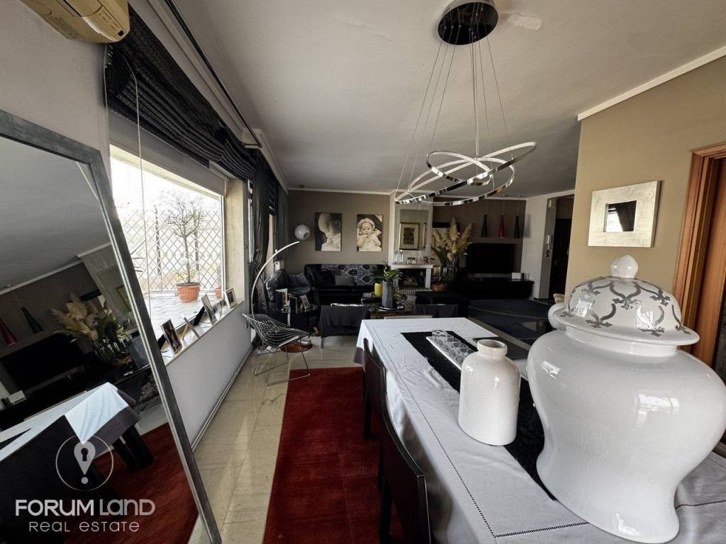 Forumland Real Estate, Σαλόνι με τζάκι