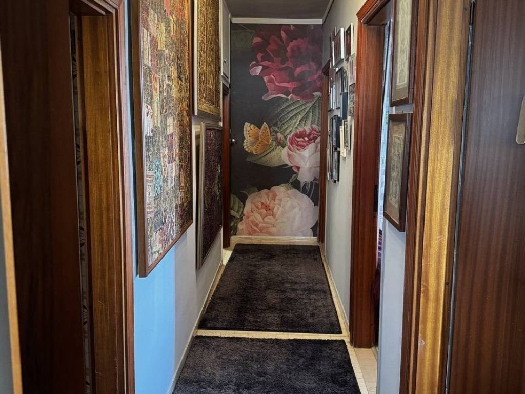 Forumland Real Estate, Διάδρομος