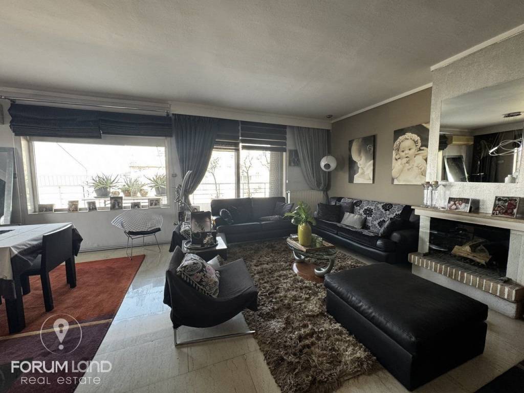 Forumland Real Estate, Saloni me tzaki