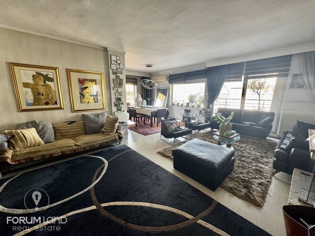 Forumland Real Estate, Saloni