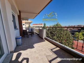 Μπαλκόνι μπροστά