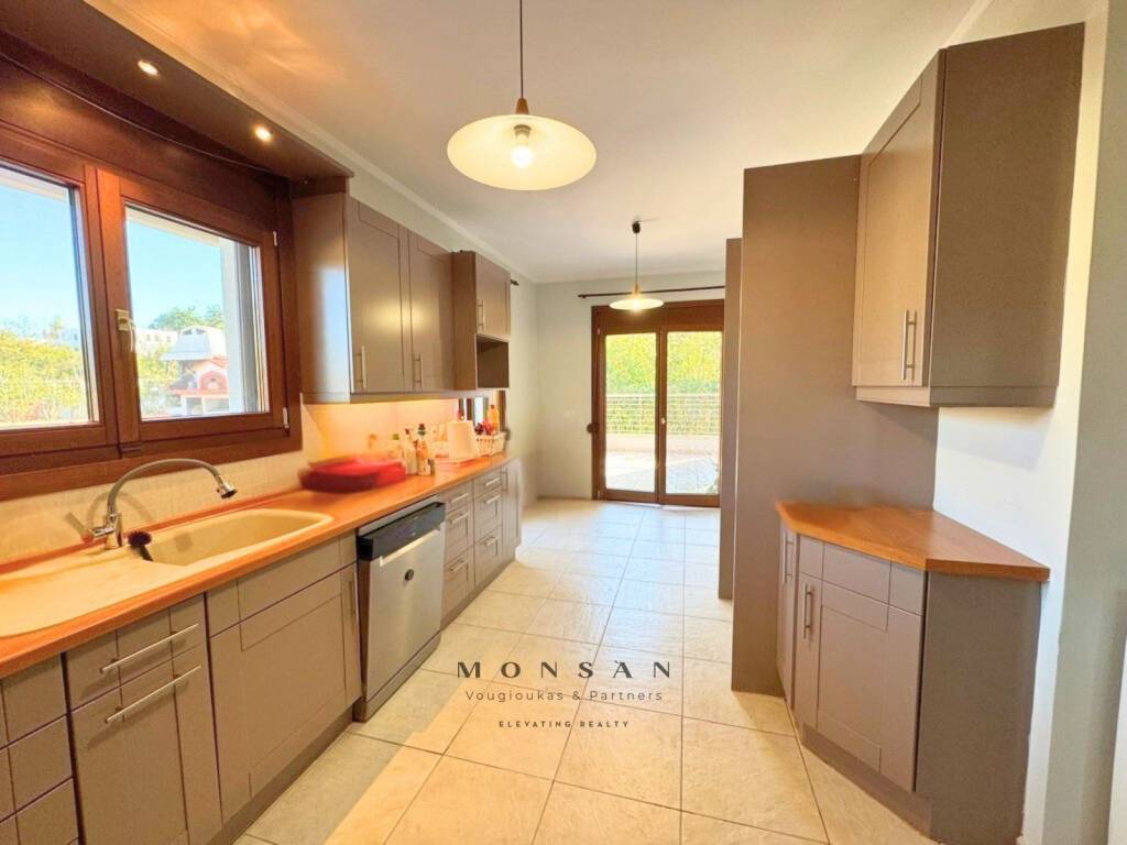 ΚΟΥΖΙΝΑ Α' ΟΡΟΦΟΥ