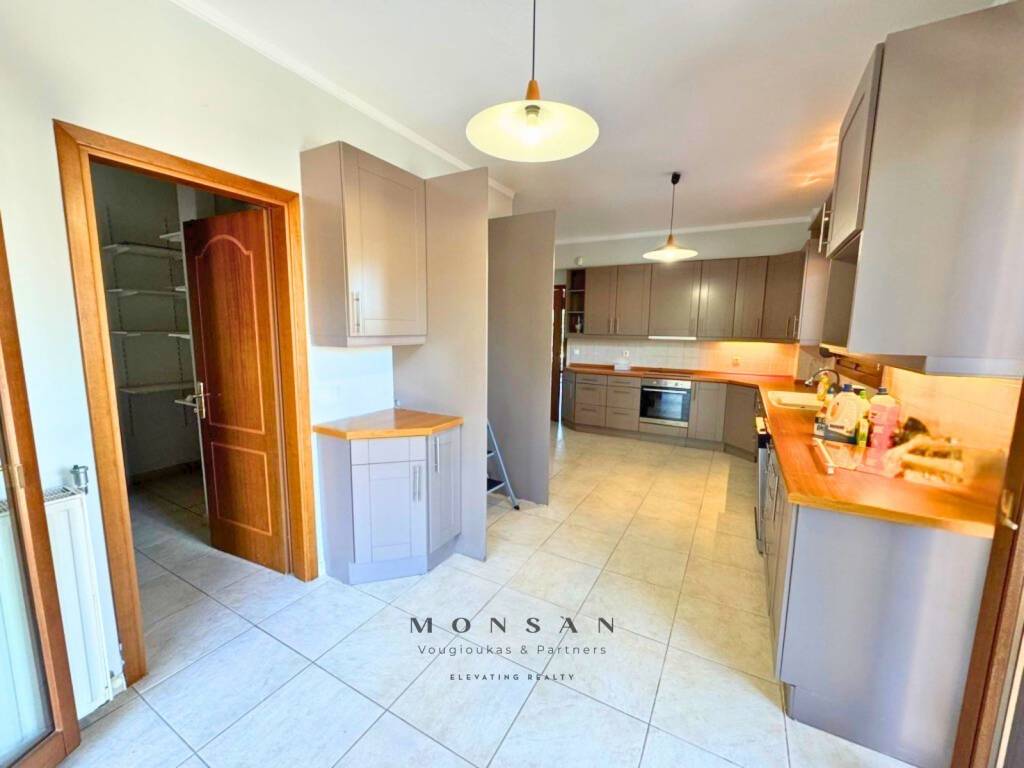 ΚΟΥΖΙΝΑ Α' ΟΡΟΦΟΥ