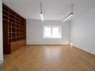 Large room/Meeting Room