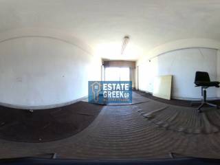 ★ Ελάχιστα κοινόχρηστα ★ Χωρίς μπάνιο ★ Το ταβάνι στα 2,14μ