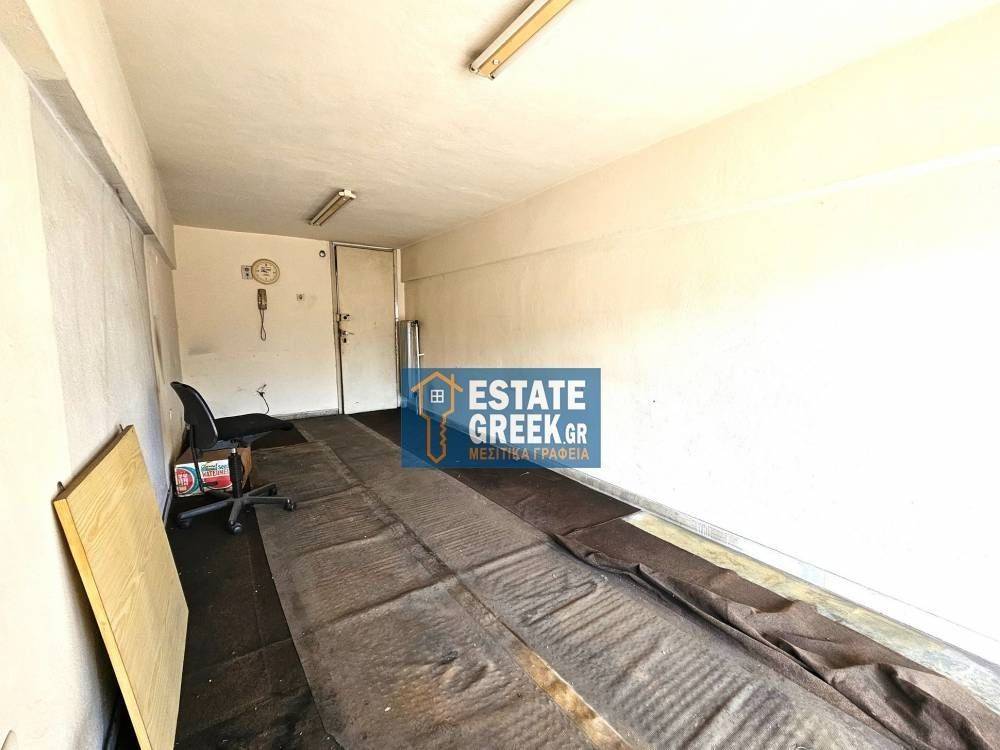 ★ Ελάχιστα κοινόχρηστα ★ Χωρίς μπάνιο ★ Το ταβάνι στα 2,14μ