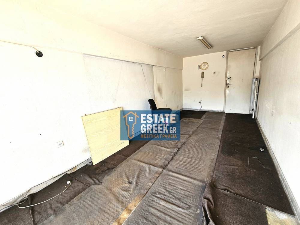 ★ Ελάχιστα κοινόχρηστα ★ Χωρίς μπάνιο ★ Το ταβάνι στα 2,14μ