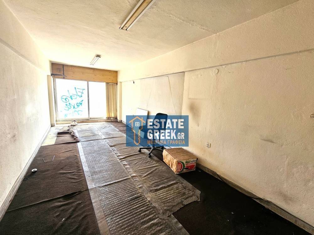 ★ Ελάχιστα κοινόχρηστα ★ Χωρίς μπάνιο ★ Το ταβάνι στα 2,14μ