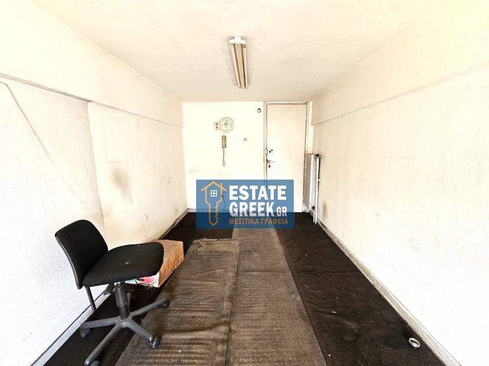 ★ Ελάχιστα κοινόχρηστα ★ Χωρίς μπάνιο ★ Το ταβάνι στα 2,14μ