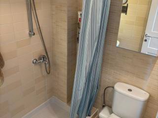 Μπάνιο με ντουζιέρα