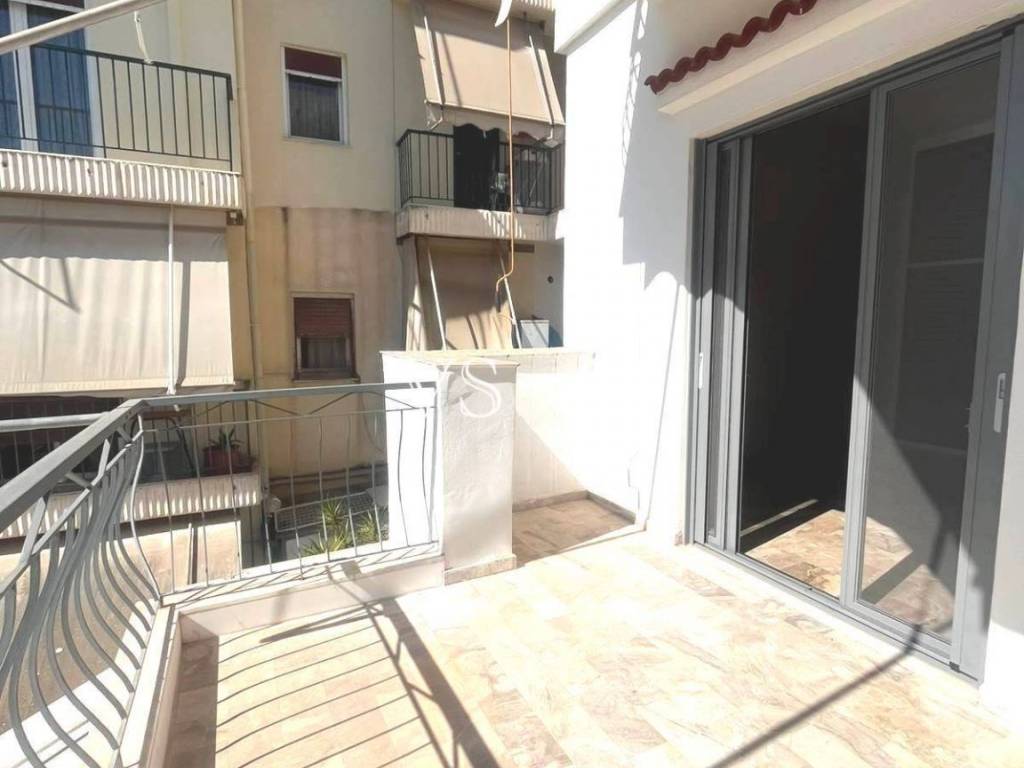 Θέα απο μπαλκόνι