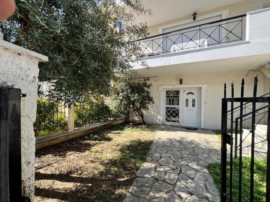 Από τον δρόμο.