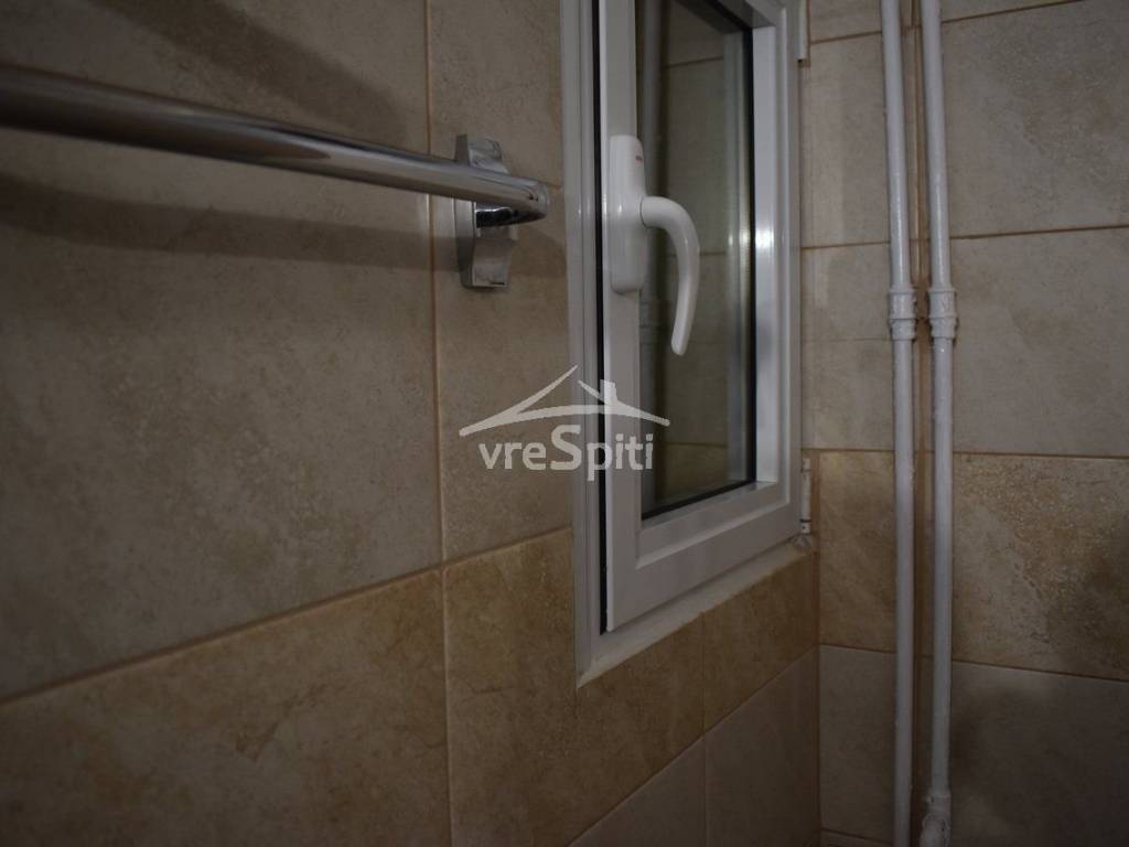 ΠΑΡΑΘΥΡΟ ΛΟΥΤΡΟΥ