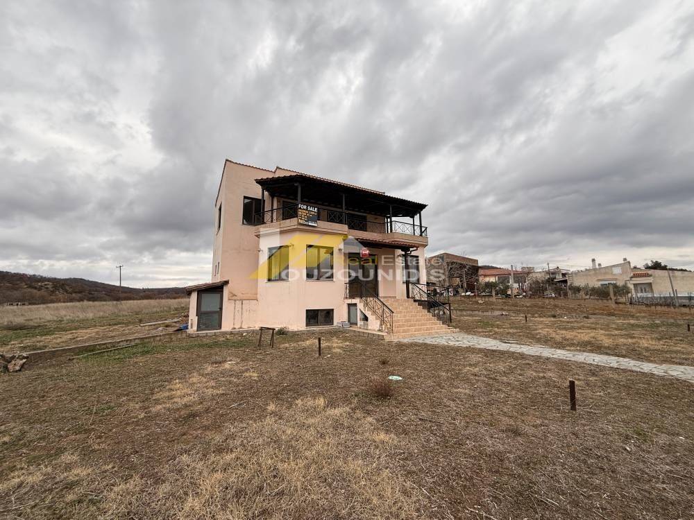 Αγορά τριώροφου κτηρίου στα Λουτρά Τραϊανούπολης