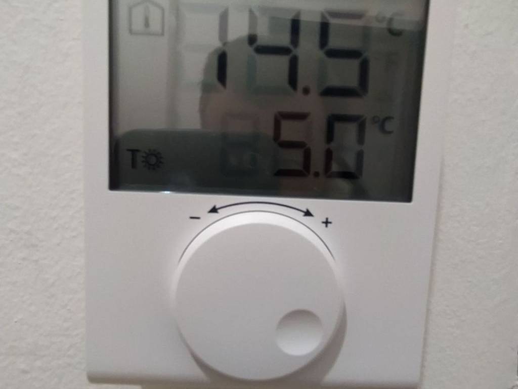 ANYPLACE MESITIKES YPERESIES