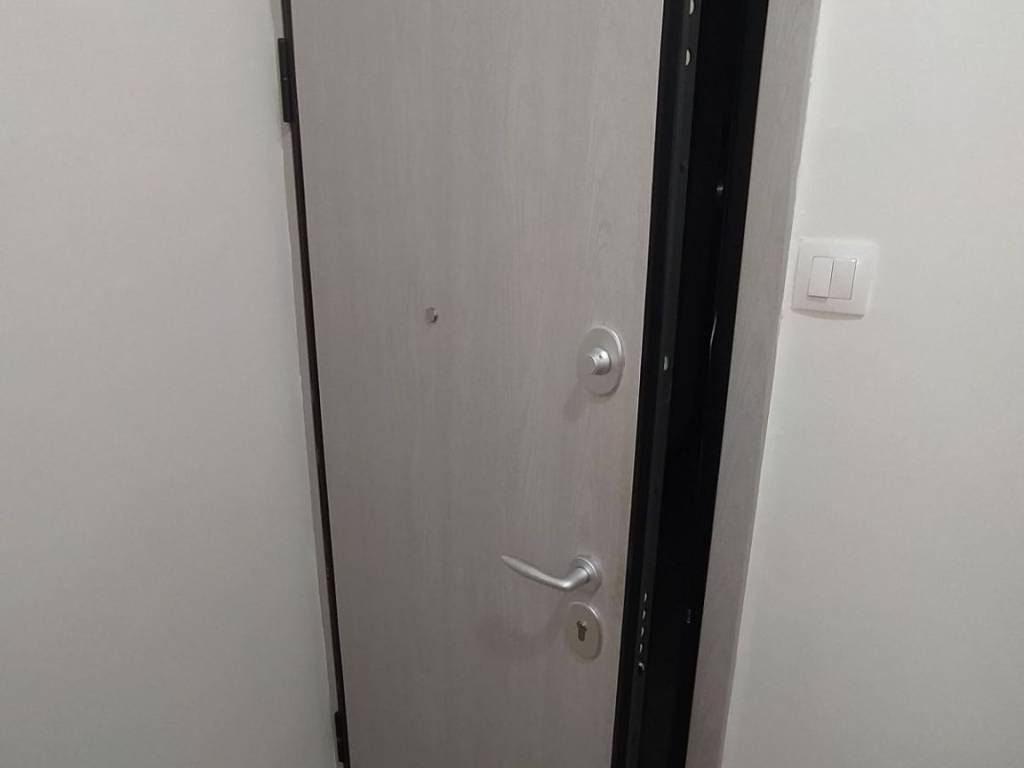 ANYPLACE MESITIKES YPERESIES