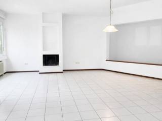 Megalo saloni me tzaki