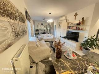 Forumland Real Estate, Σαλόνι