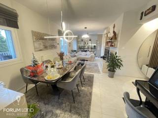 Forumland Real Estate, Σαλόνι