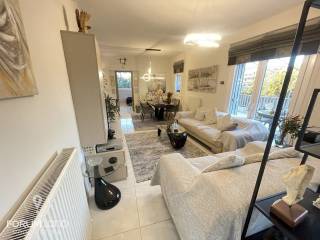 Forumland Real Estate, Σαλόνι