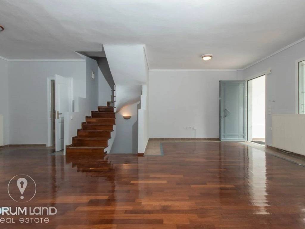 Forumland Real Estate, Σαλόνι με τζάκι