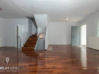 Forumland Real Estate, Σαλόνι με τζάκι