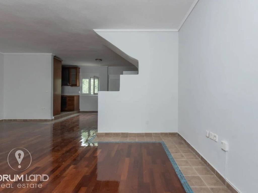 Forumland Real Estate, Σαλόνι με τζάκι