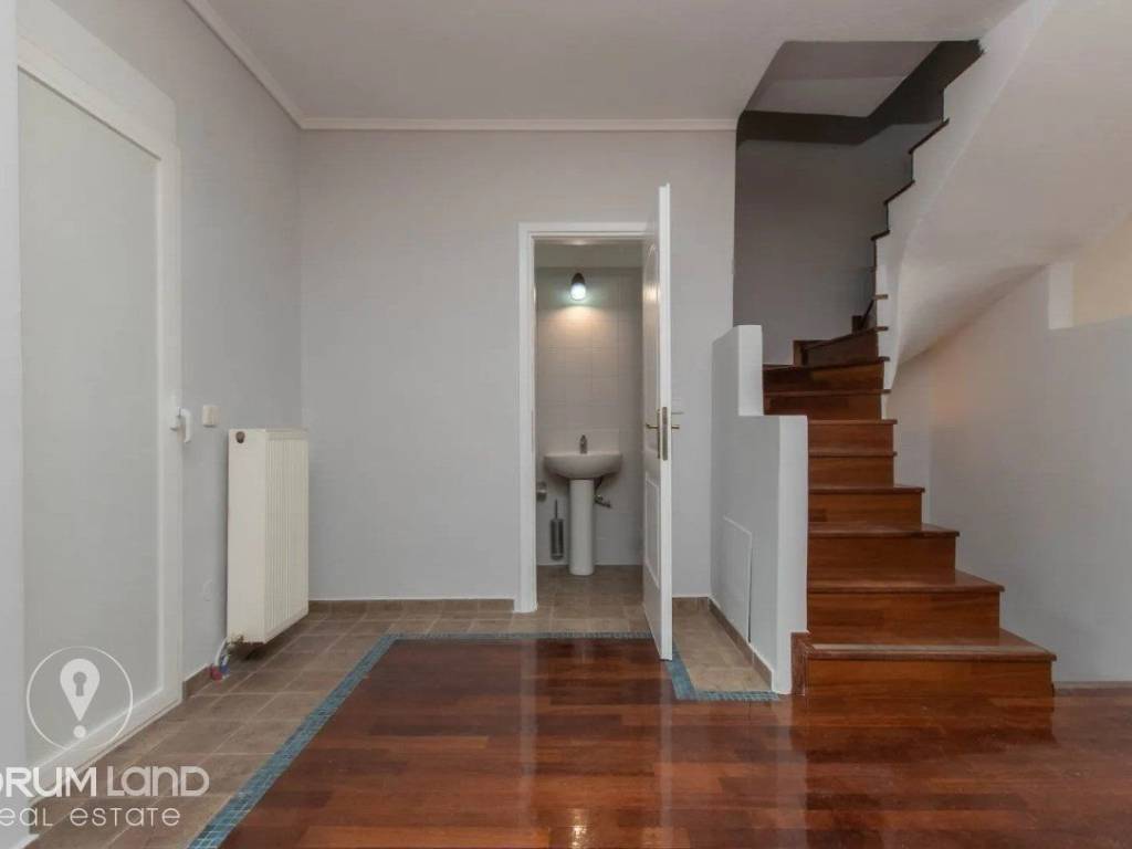 Forumland Real Estate, Εσωτερικές Σκάλες