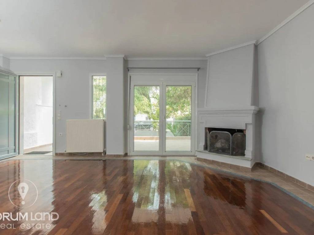 Forumland Real Estate, Σαλόνι με τζάκι