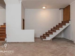 Forumland Real Estate, Σαλόνι με τζάκι