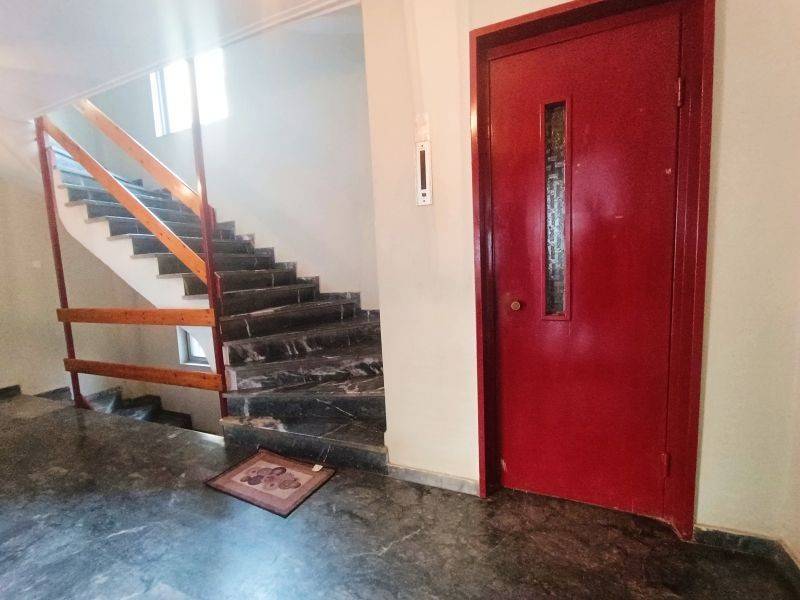 Είσοδος κτιρίου / Building entance