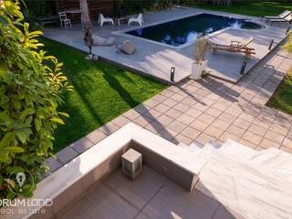 Forumland Real Estate, Πισίνα