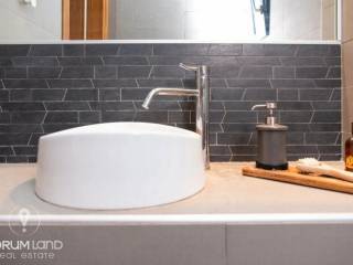 Forumland Real Estate, Μπάνιο