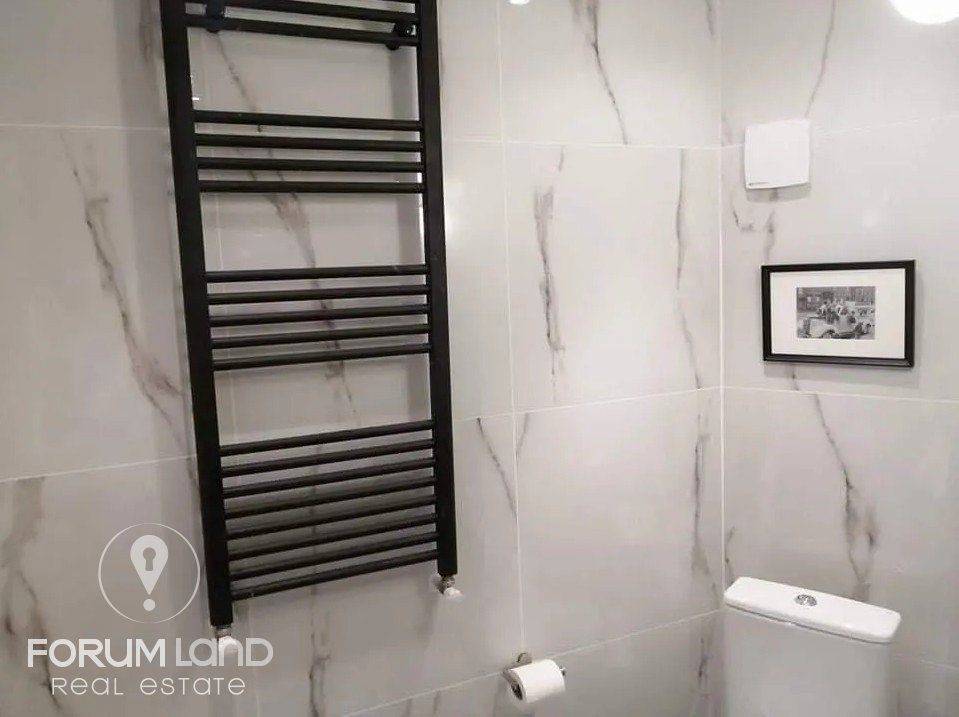 Forumland Real Estate, Μπάνιο