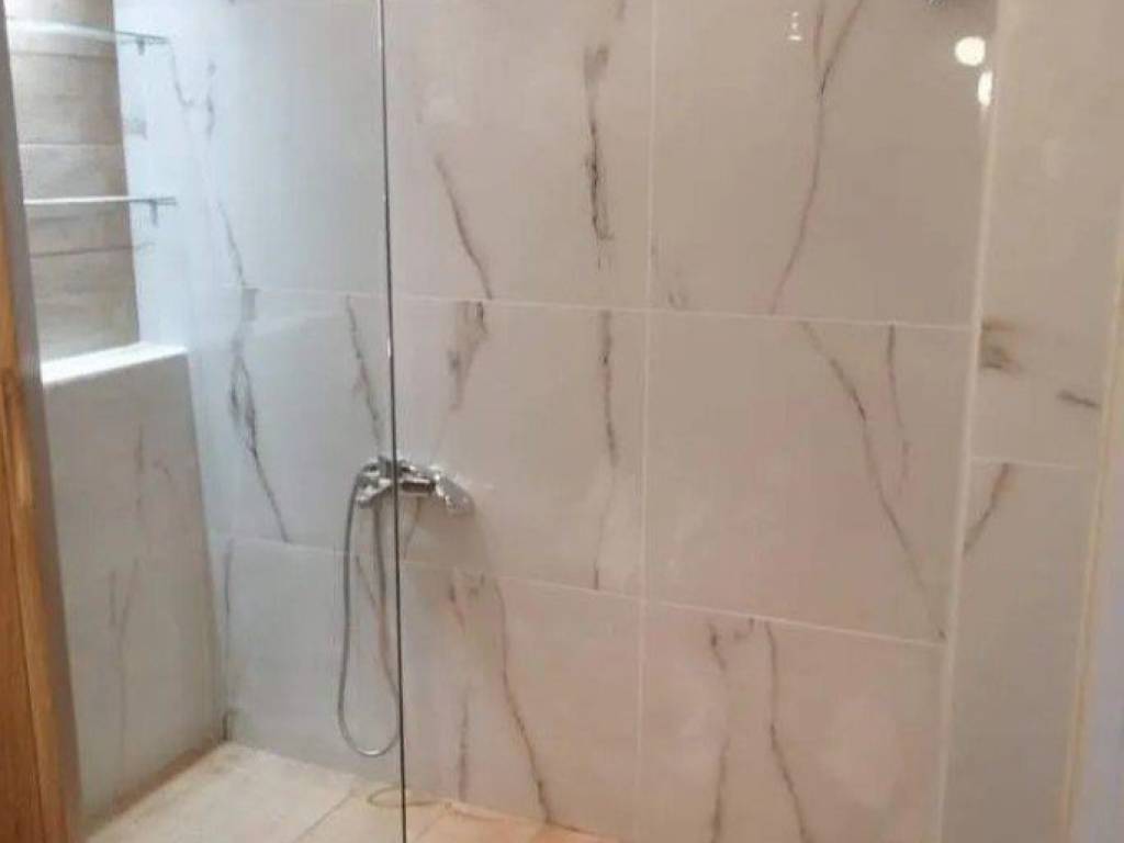 Forumland Real Estate, Μπάνιο