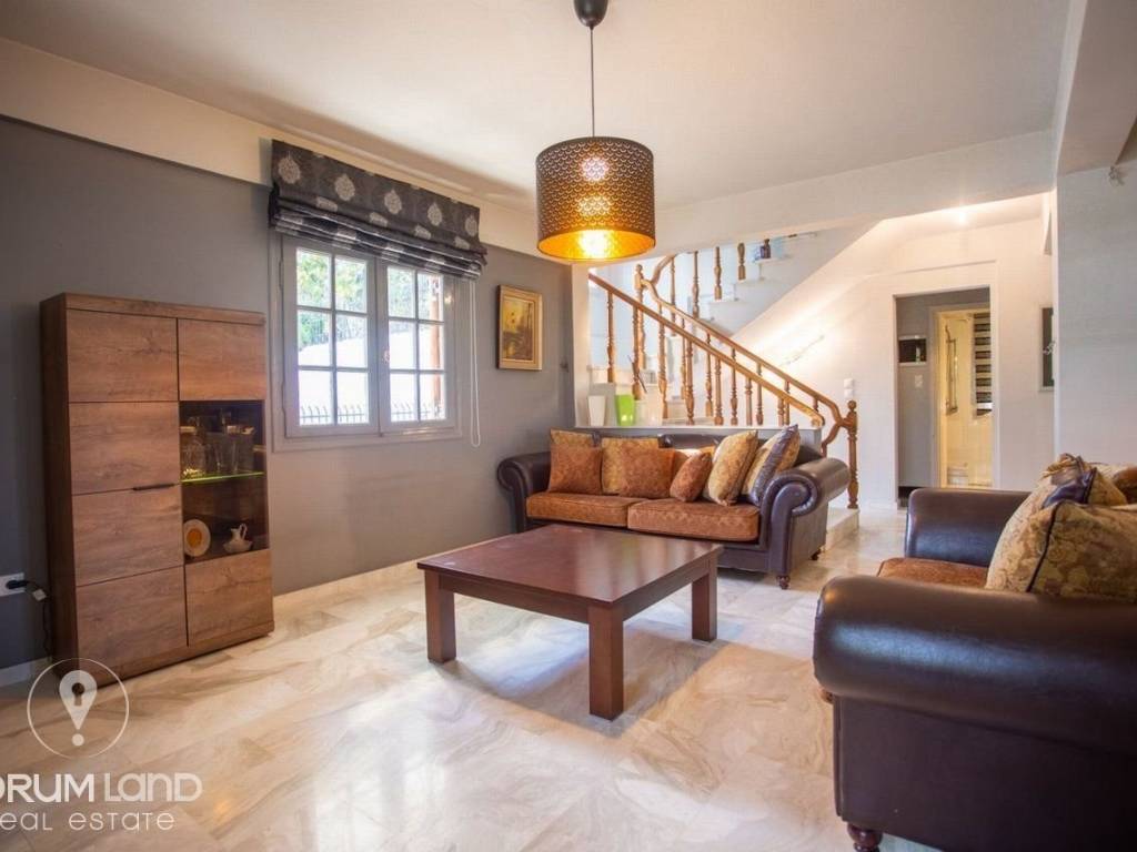 Forumland Real Estate, Σαλόνι