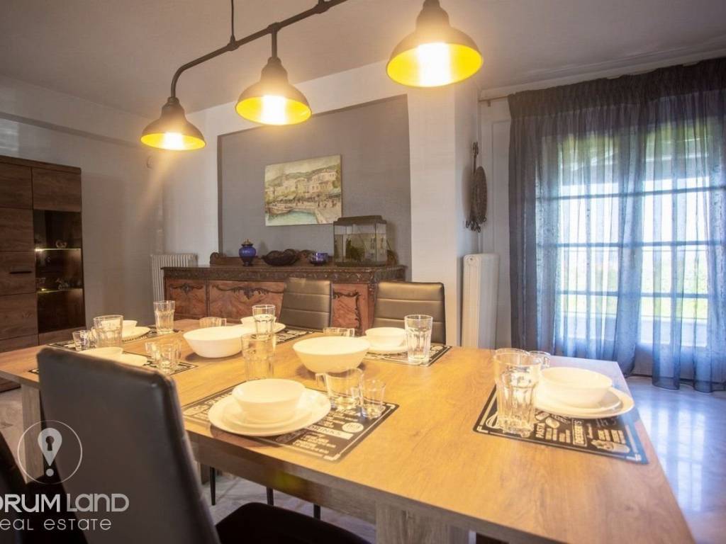 Forumland Real Estate, Τραπεζαρία