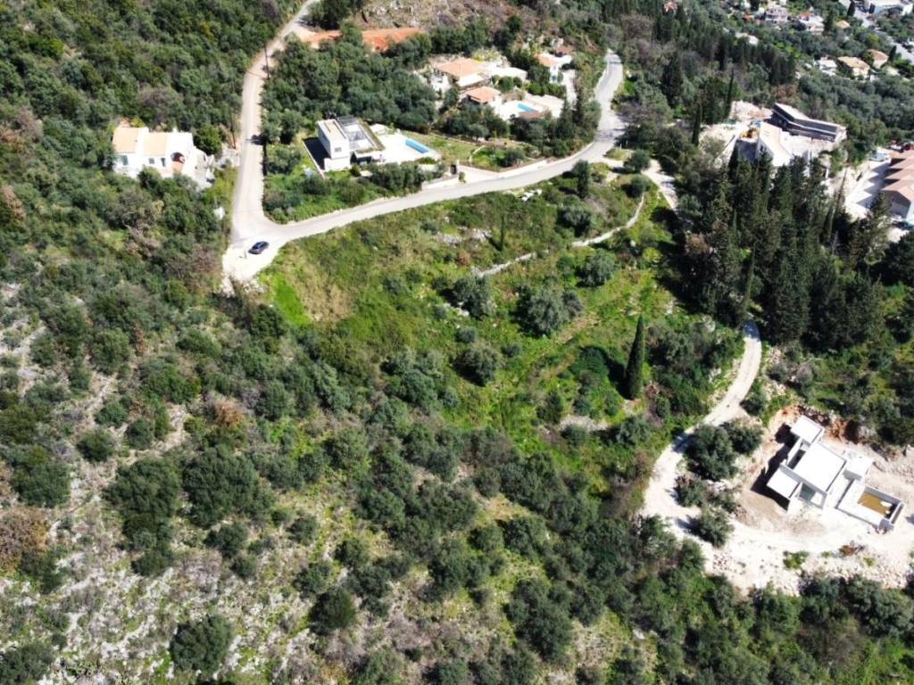 PERIOCHE ME MEGALO EPENDYTIKO ENDIAPHERON