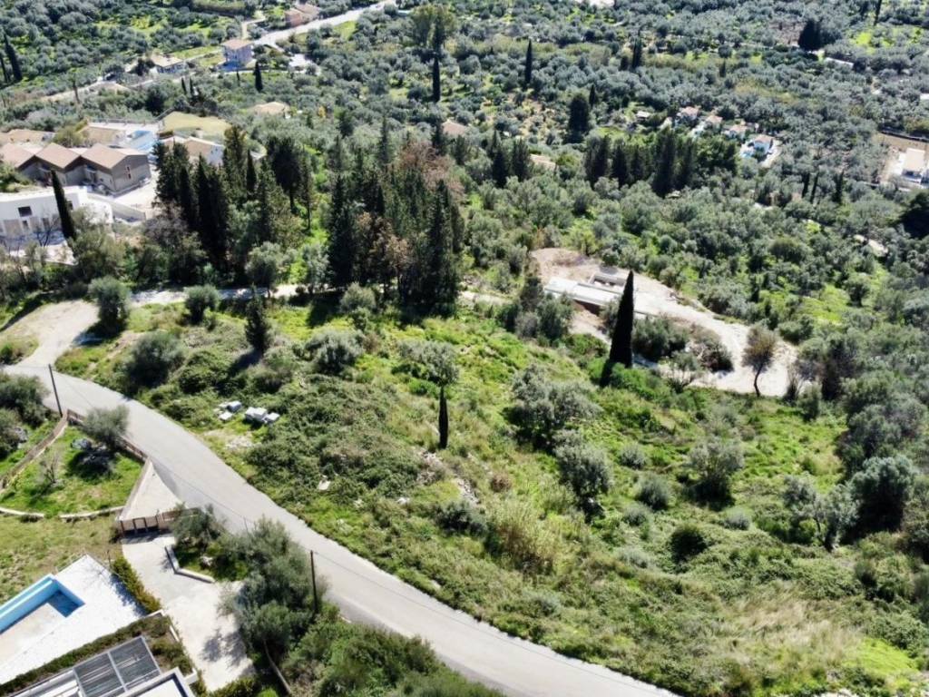 E PERIOCHE ECHEI APHTHONO PRASINO