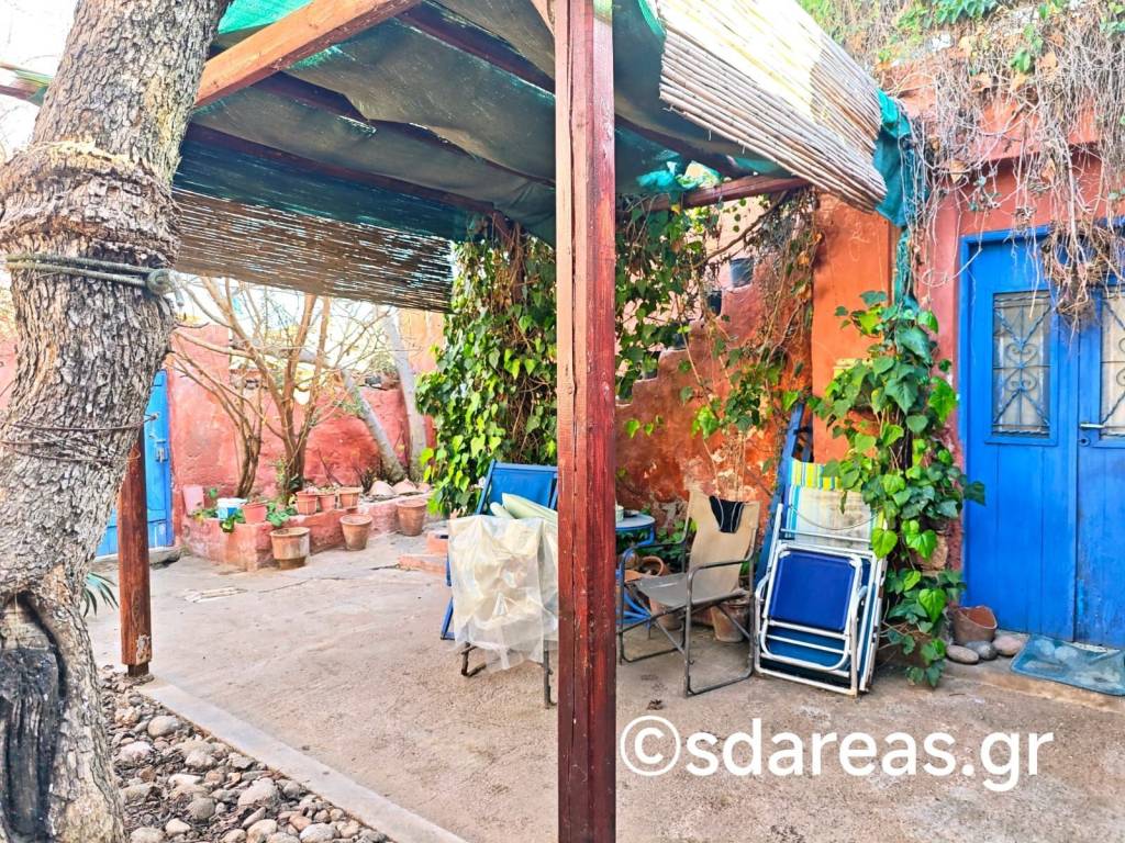 Αυλή ισογείου