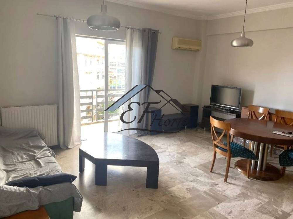 Ενιαίος χώρος σαλόνι-τραπεζαρία