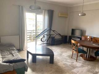 Ενιαίος χώρος σαλόνι-τραπεζαρία