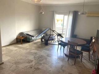 Ενιαίος χώρος σαλόνι-τραπεζαρία