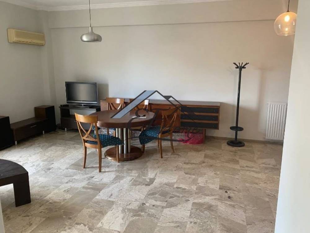 Ενιαίος χώρος σαλόνι-τραπεζαρία